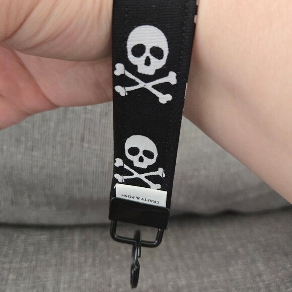 Crafty & Posh Black Skull Handmade Key Wristlet - Picture 1 of 3